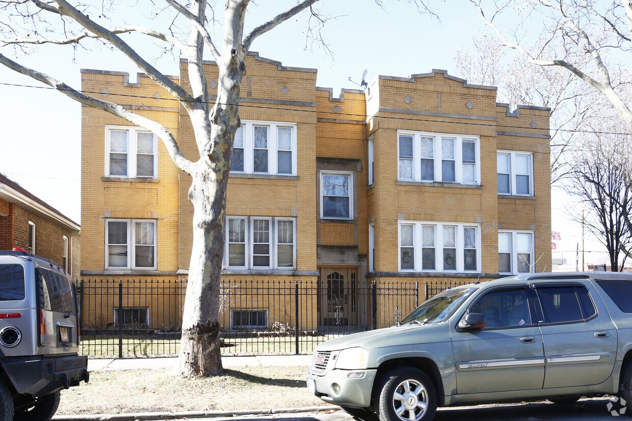 Building Photo - 5800 S Troy St