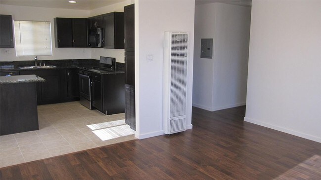 Foto del edificio - 6328  Quillan  St