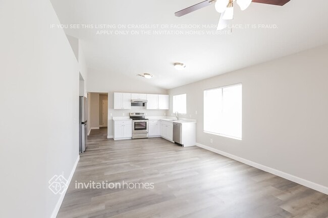 Building Photo - 8647 W Mariposa Dr