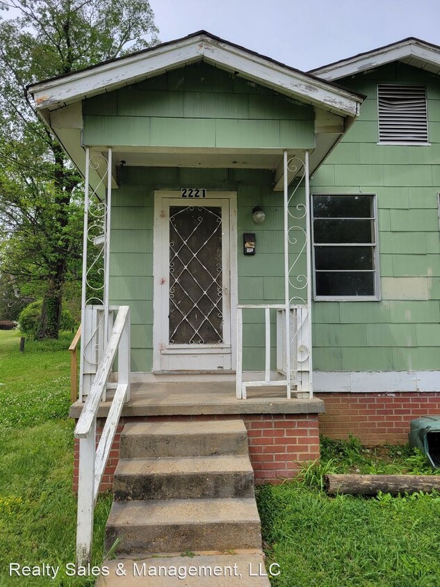 Primary Photo - 1 br, 1 bath House - 2221 Woodlawn Street