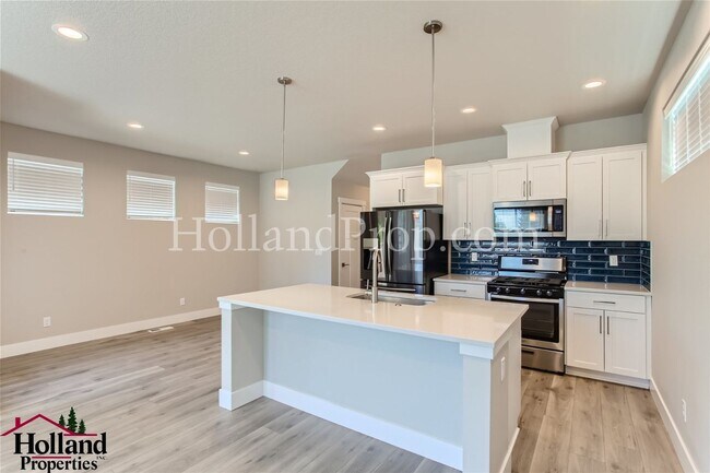 Building Photo - Charming 3 bedroom home with beautiful sur...