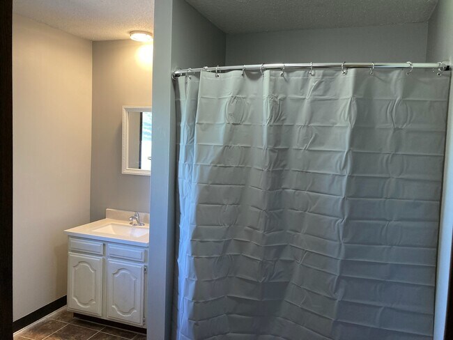 Building Photo - 15 W Warren St