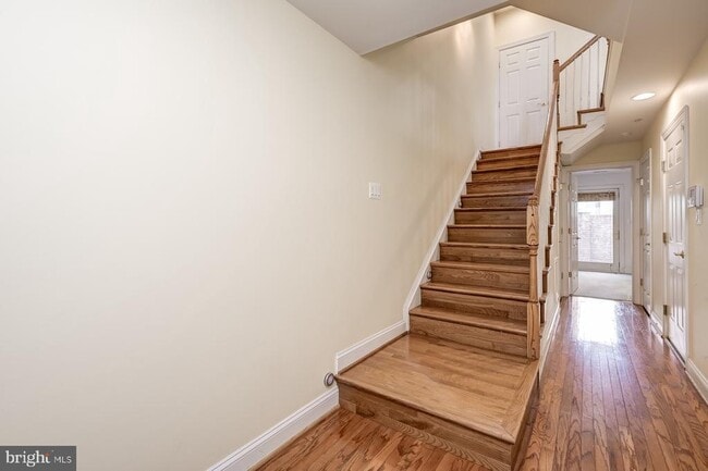 Building Photo - 1236 Harbor Island Walk