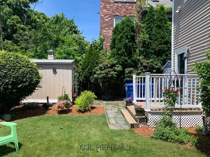 Primary Photo - 32 Putnam Rd
