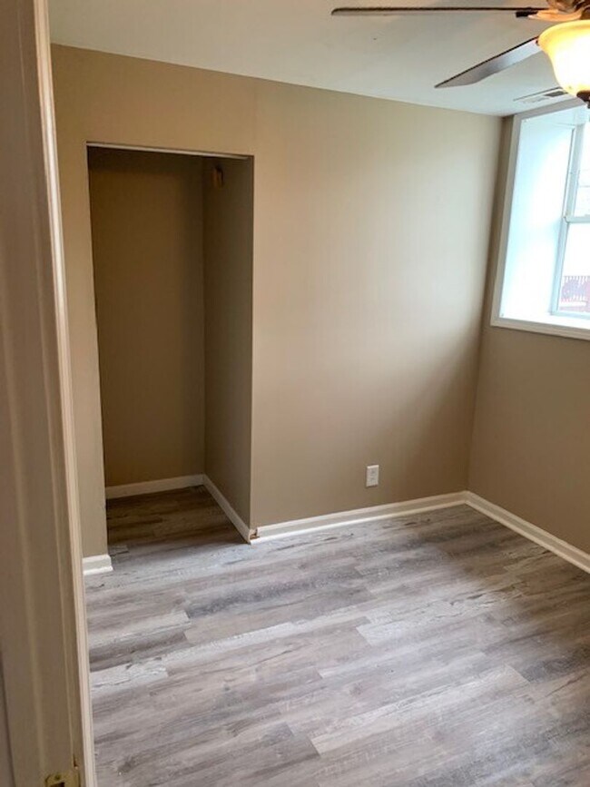 Foto del edificio - Two bedroom with oversize attached garage