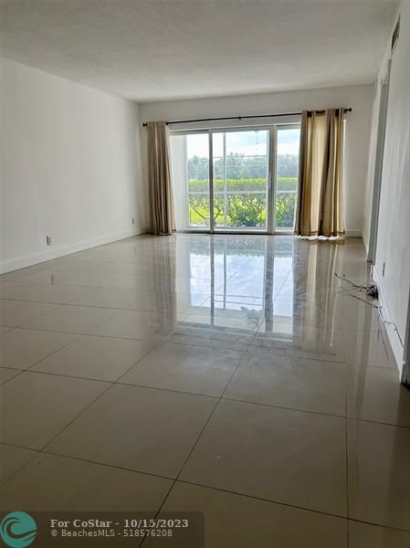 Foto del edificio - 2950 N Palm Aire Dr