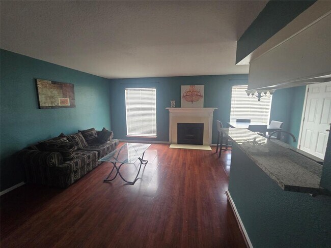 Foto del edificio - 2626 Holly Hall St