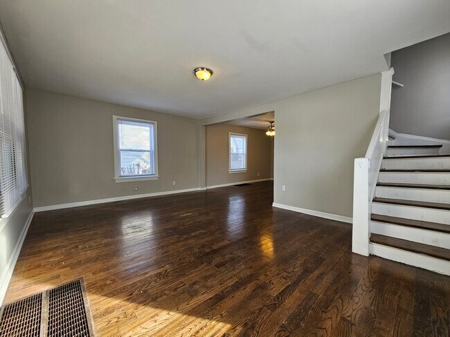 Building Photo - 423 Hayes St