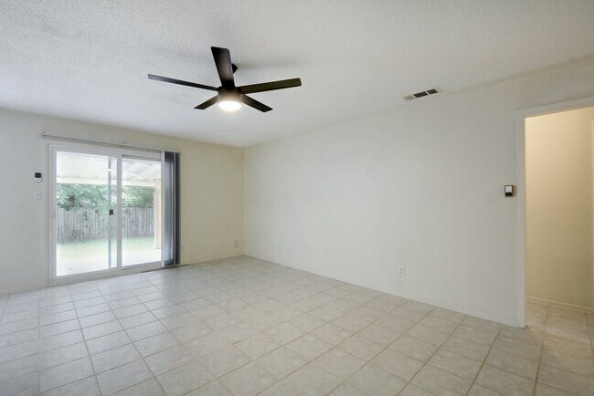 Foto del edificio - 5601 Palo Blanco Ct