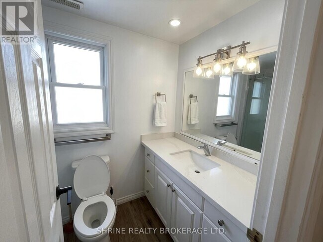 Photo du bâtiment - 626 Wharncliffe Rd S