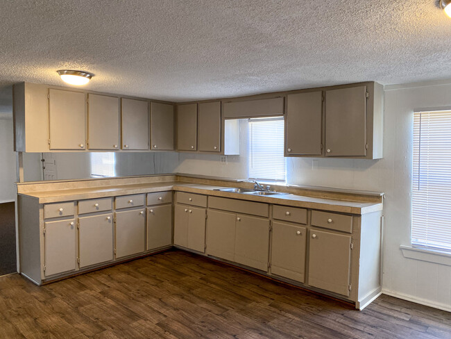 Kitchen - 10604 County Road 1020
