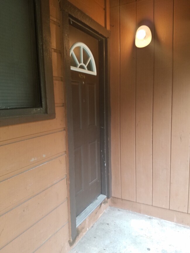 Foto del edificio - $1350 - 2/2/1 - Great Orange Park Location