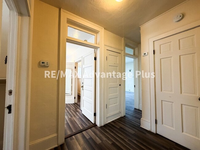 Building Photo - 106 Grove St