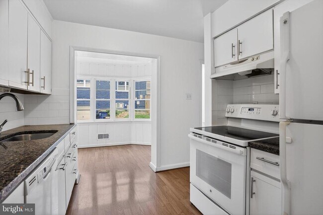 Foto del edificio - 5205 Saratoga Ave