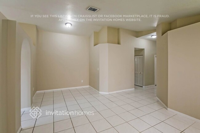 Building Photo - 1365 SW 106th Ave