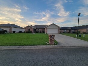 Building Photo - 22 Apricot Dr