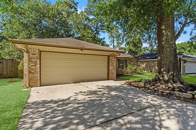 Building Photo - 2102 Whitelaw Dr