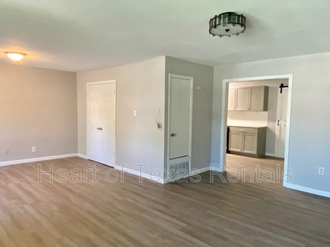 Building Photo - 3600 Maple Ave