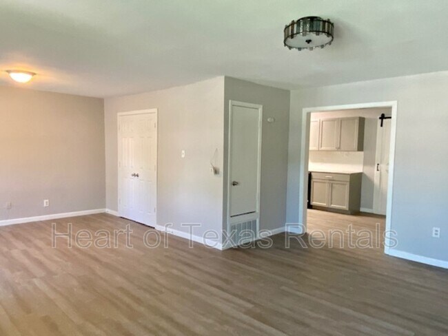 Foto del edificio - 3600 Maple Ave