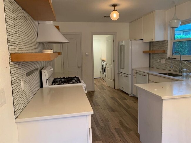 Foto del edificio - 4404 Bouvet Ct