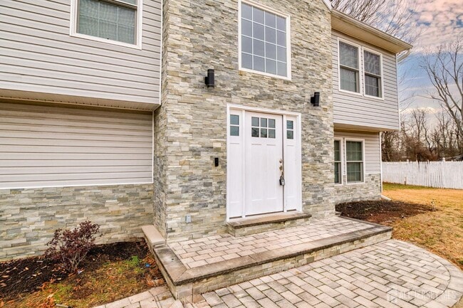 Foto del edificio - 30 Clara Dr