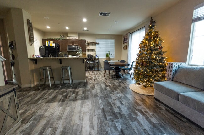 Foto del edificio - 3327 Barkstone Dr