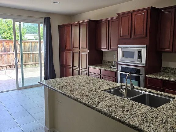 Foto del edificio - 424 Leighton Ct