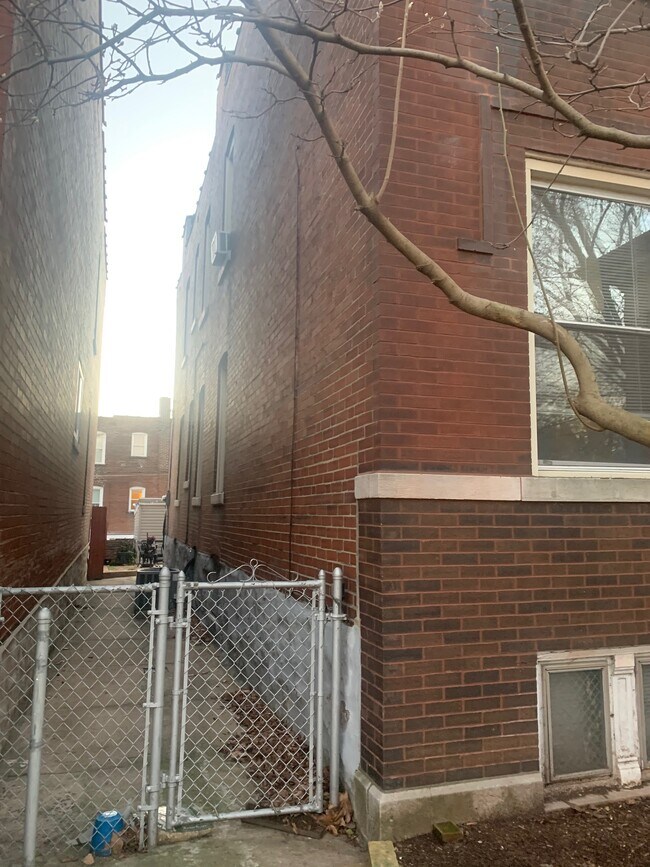 Building Photo - 2054 Ann Ave