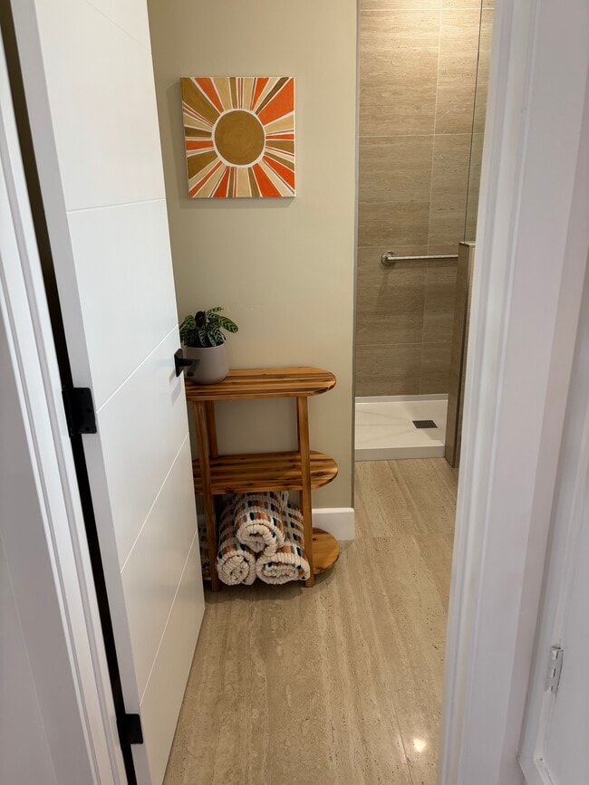 Calm bath design - 5121 September St
