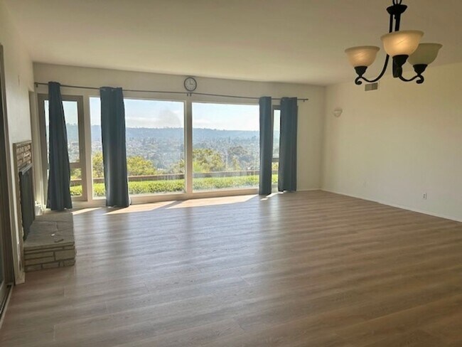 Foto del edificio - Riviera Home with City & Ocean Views - Ava...