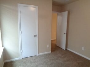 Building Photo - 7925 Silver Oak Dr