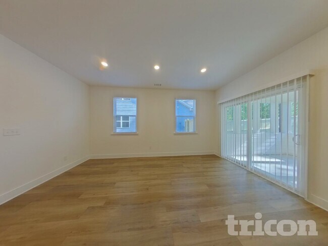 Building Photo - 65 Mayhaw Pt