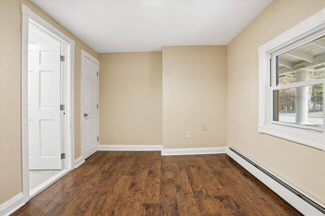 Foto del edificio - 1206 Cherry Lane Rd