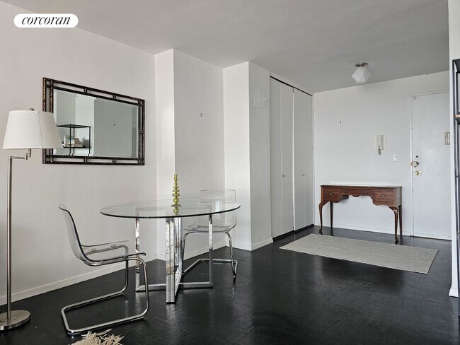 Foto del edificio - 135 Ocean Pkwy