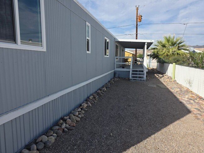 Foto del edificio - Newly Remodeled 2 bed/2 bath Manufactured Home with covered patio in BHC!