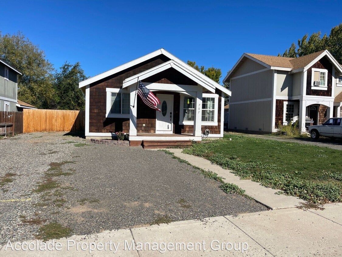 Primary Photo - 3 br, 2 bath House - 707 West 11th Ave