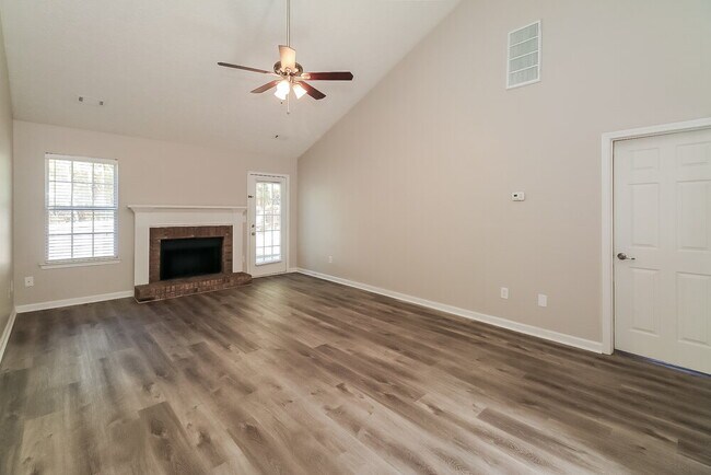 Foto del edificio - 11 Grier Ln