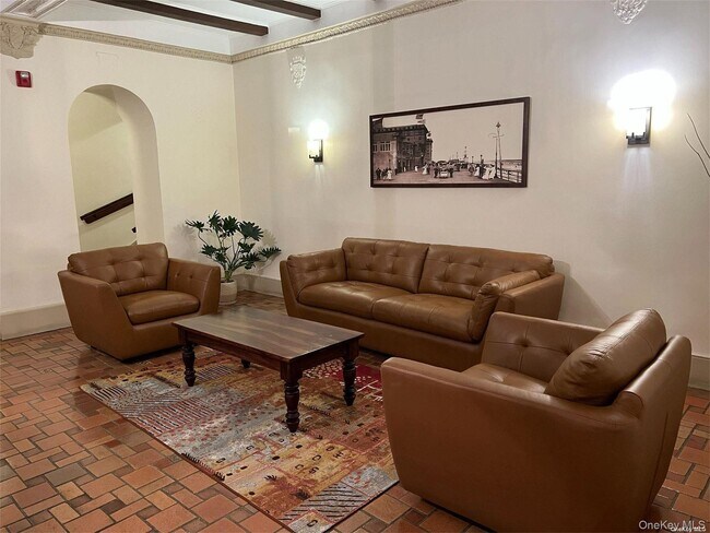 Foto del edificio - 310 Riverside Blvd