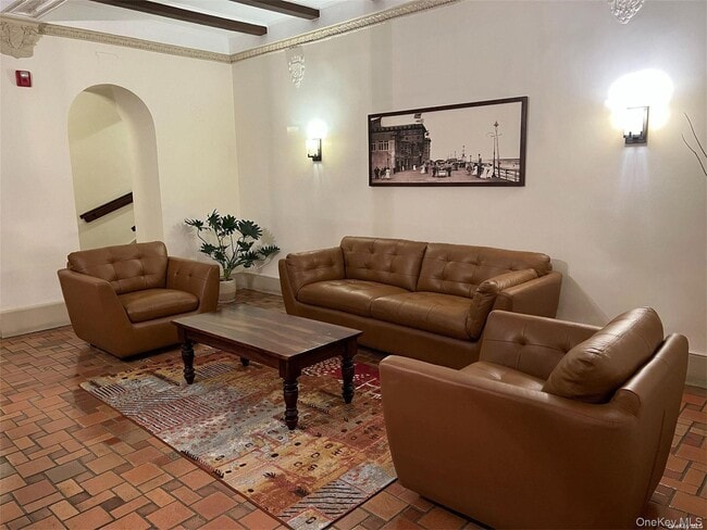 Building Photo - 310 Riverside Blvd