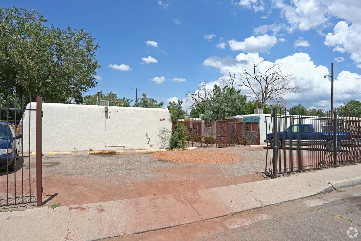 Foto del edificio - 3425-3429 Eastern Ave SE