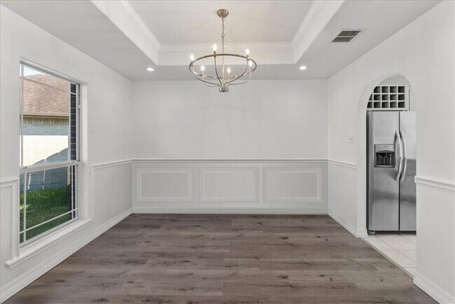 Building Photo - 3/2 Southside over 2000 sqft