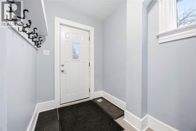 Building Photo - 243 Brock St S