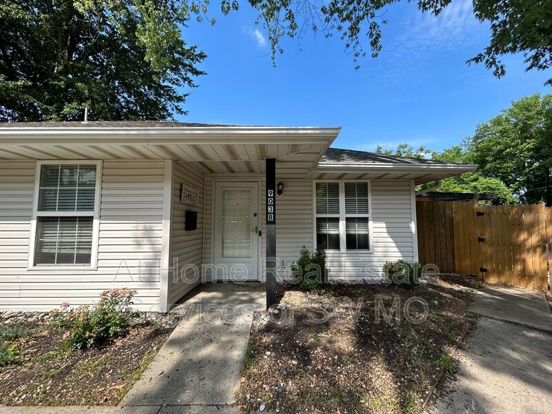 Primary Photo - 903 W Walnut St