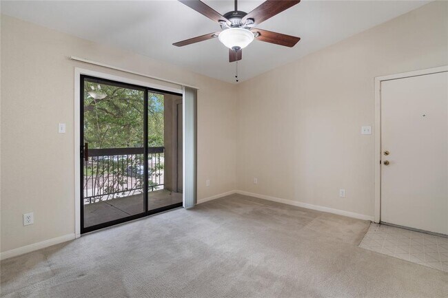 Foto del edificio - 2200 Pebblebrook Dr