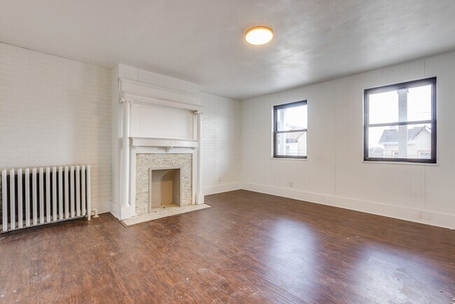 Building Photo - AVAILABLE NOW - Beautiful 4 Bedroom Home w...