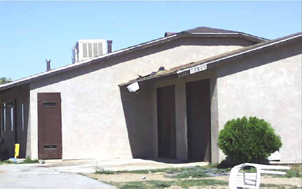 Building Photo - 18864-18866 Del Mano Ct