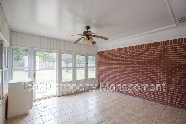 Foto del edificio - 6040 N Pointe Dr