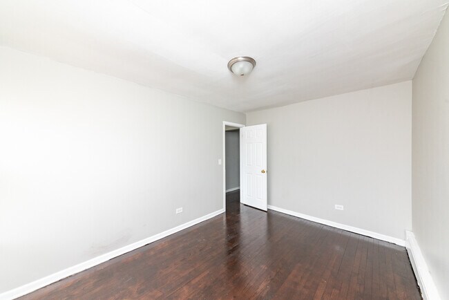 Foto del edificio - 3052 N Kostner Ave