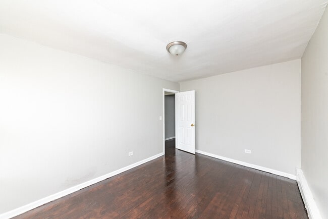 Building Photo - 3052 N Kostner Ave
