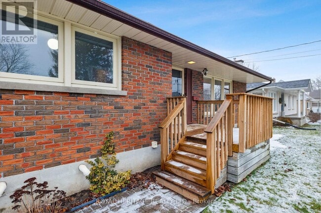 Building Photo - 115 Albert St N